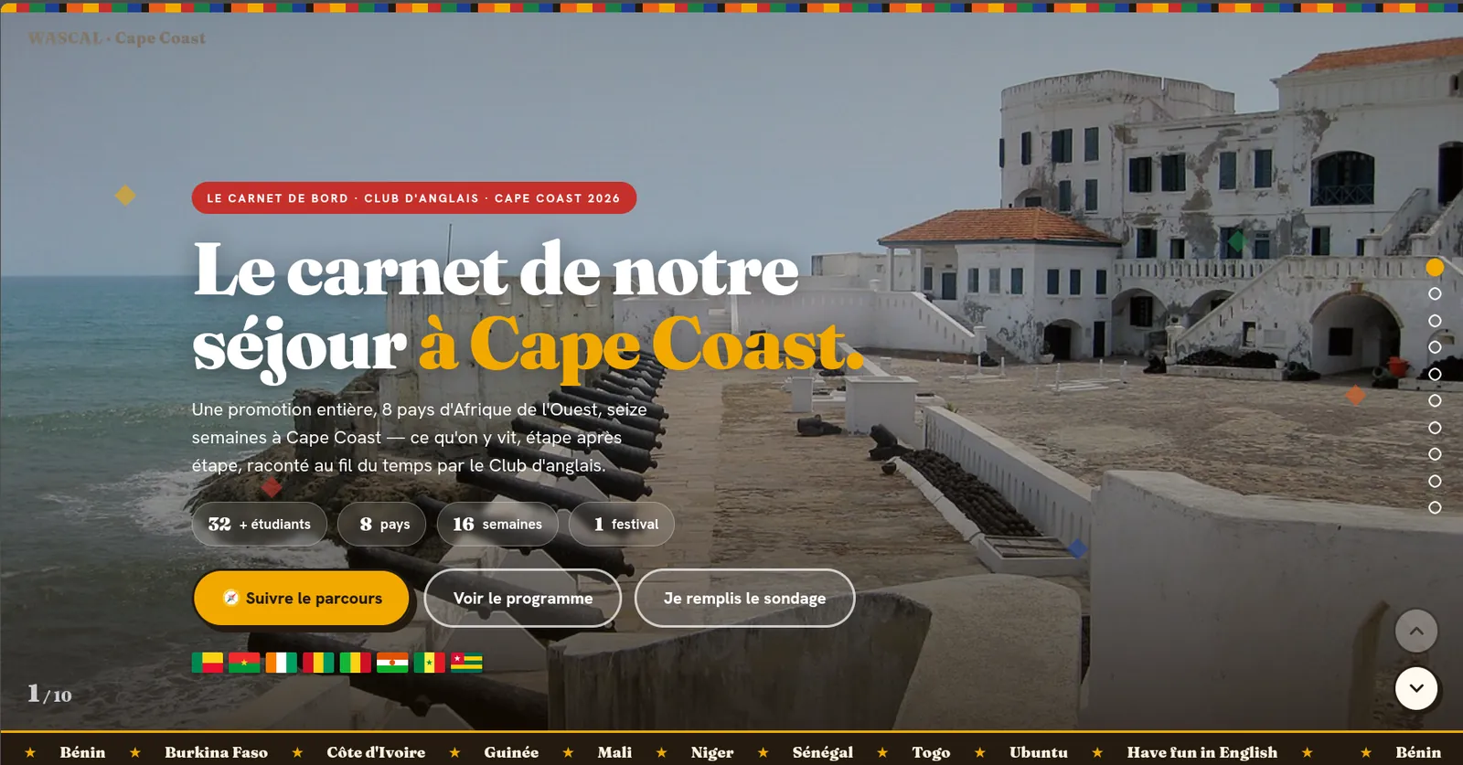 Homepage hero of the Cape Coast Logbook: large title 'Le carnet de notre séjour à Cape Coast' over a photo of Cape Coast Castle, counters for 32 students, 8 countries, 16 weeks, 1 festival, and an animated ribbon of West African flags.