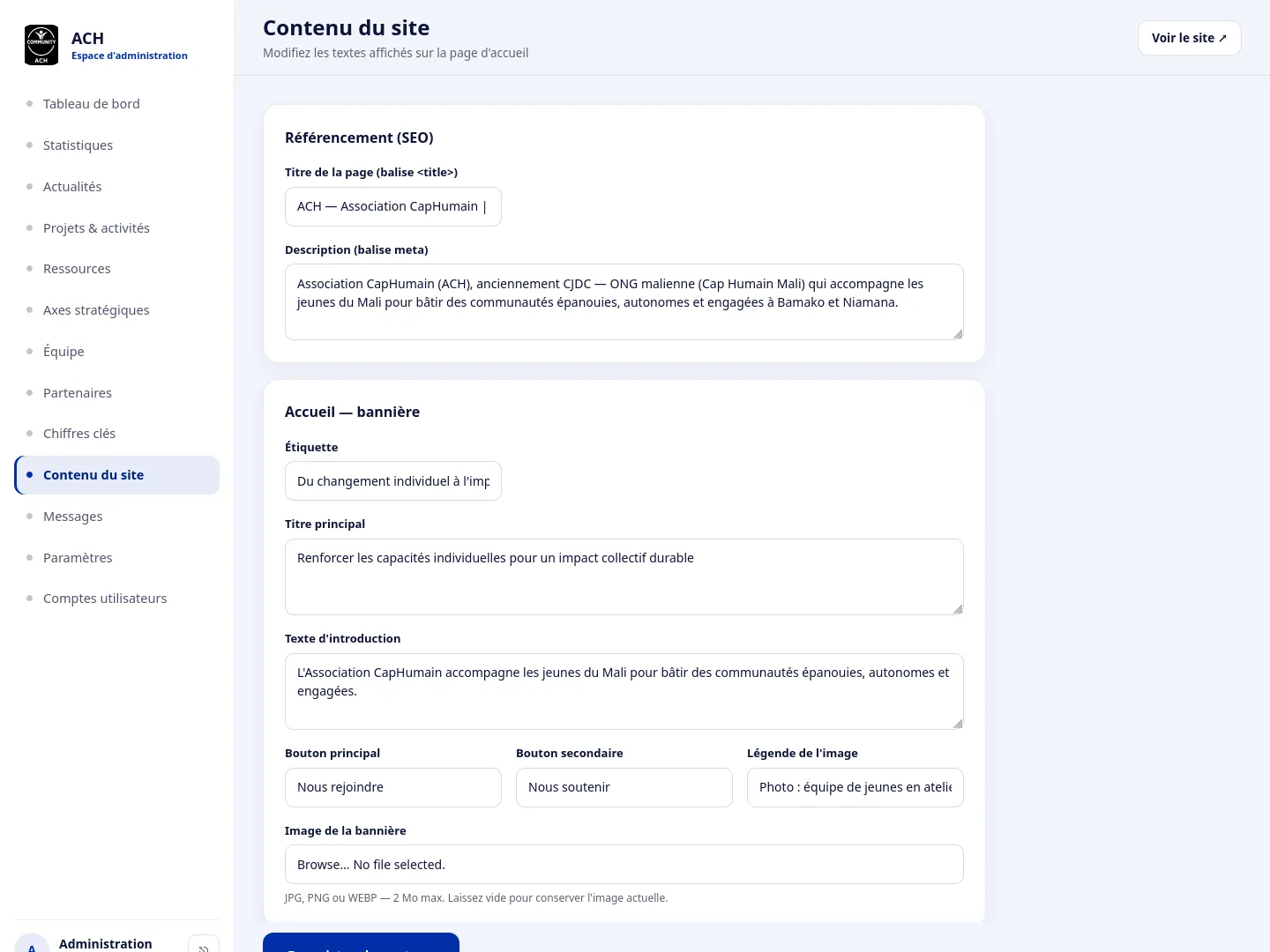 L'éditeur « Contenu du site » du back-office : des champs de formulaire groupés (titre et méta-description SEO, étiquette du hero, titre, texte d'introduction, boutons, image de bannière) qui permettent à l'association de modifier chaque bloc de texte et d'image de la page publique sans toucher au code.