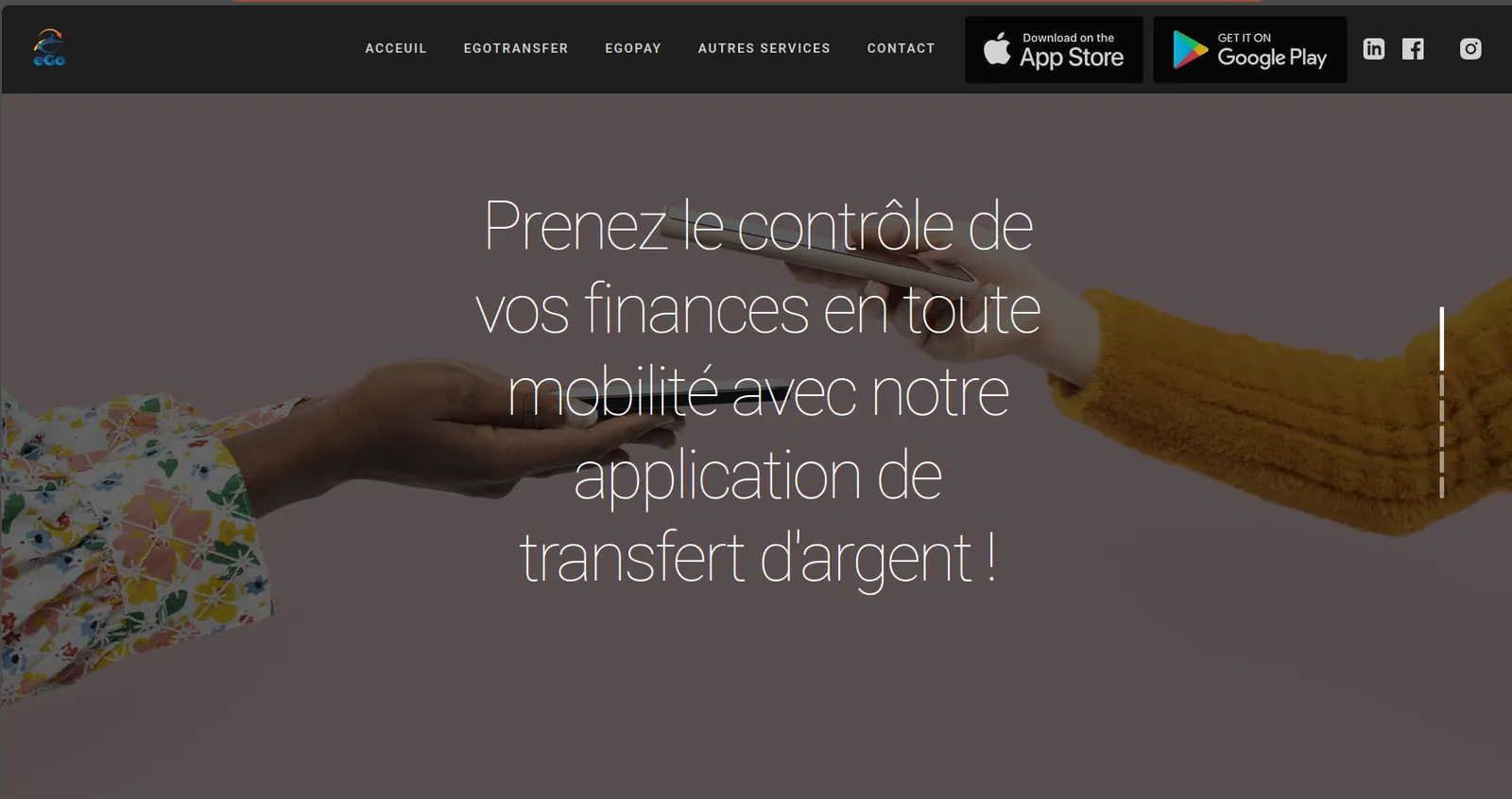 Homepage hero of the eGo Fintech site: the heading 'Prenez le contrôle de vos finances en toute mobilité avec notre application de transfert d'argent !' over a photo of one hand passing a phone to another, with App Store and Google Play buttons in the top navigation.