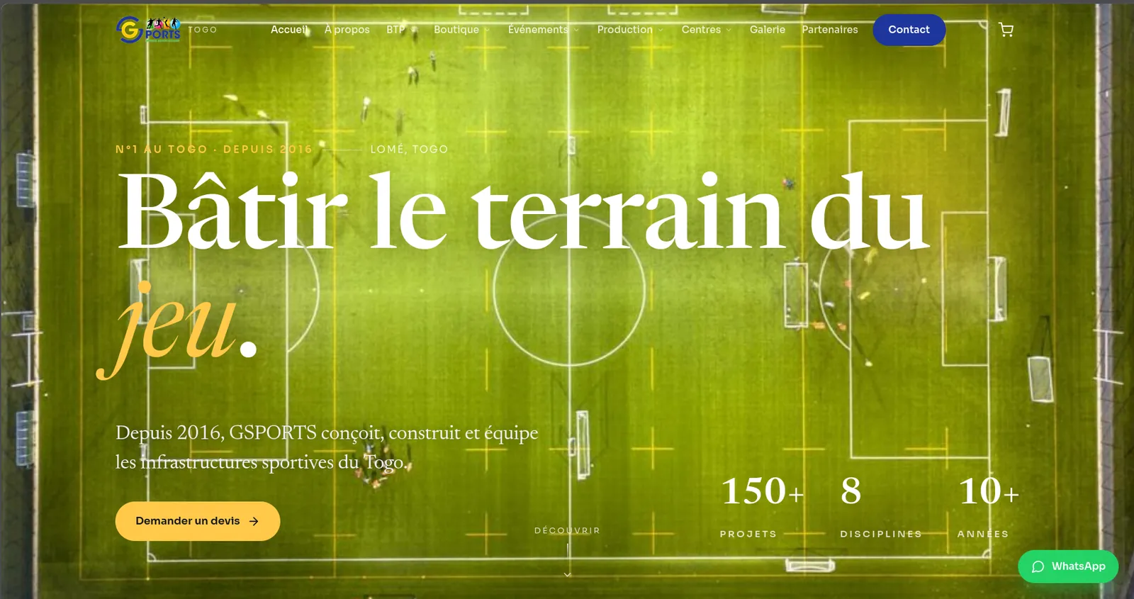 GSPORTS Togo homepage hero with a full-width pitch photo, the headline "Bâtir le terrain du jeu" and key figures (150 projects, 8 disciplines, 10 years).